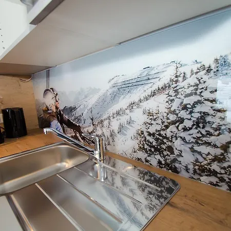 سمر آند وينتر فان باي أوول إن وان أبارتمنتس شقة